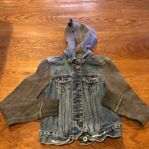Jean jacket with sweatshirt sleeve and hood